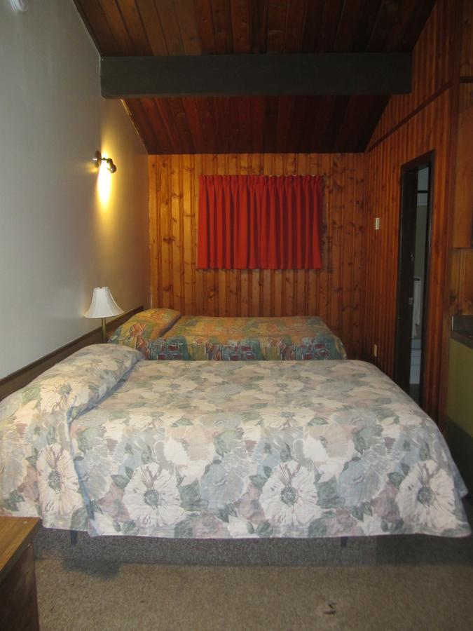Pembina River Inn Entwistle Exterior photo
